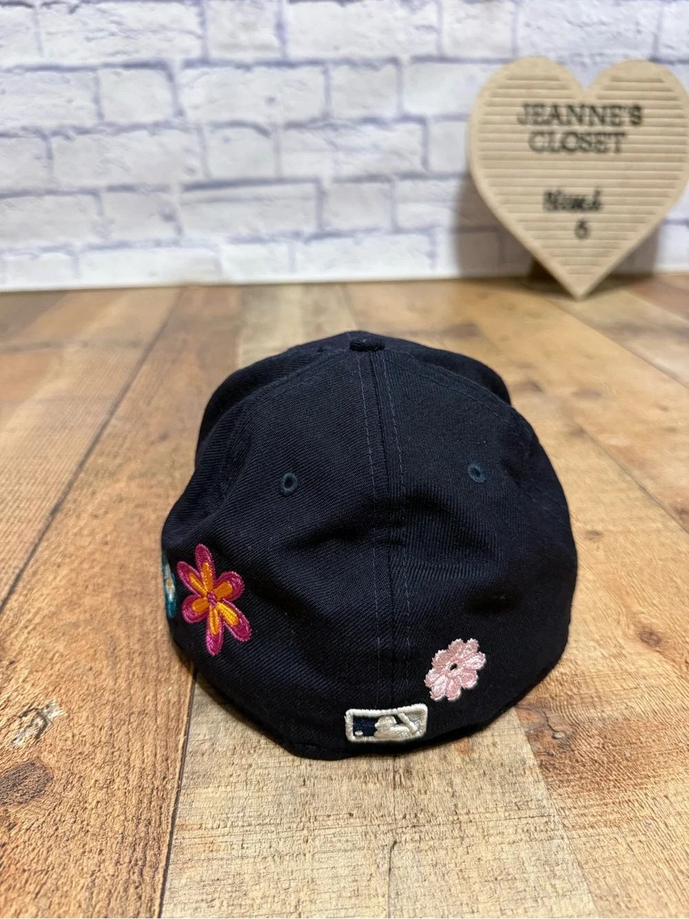 New York Yankees New Era Navy Chain Stitch Floral Daisy 59FIFTY - Fitted Hat
Siz - Picture 7 of 7